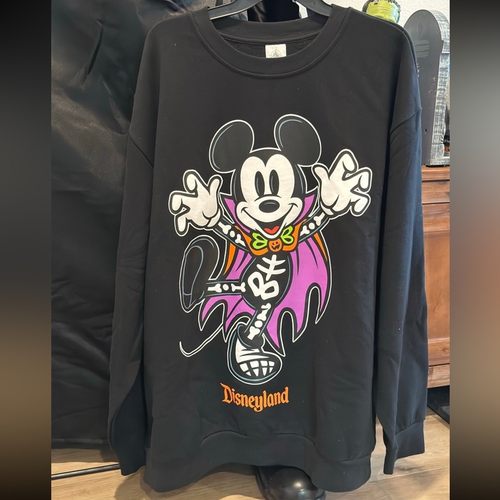 NWT Disneyland Mickey Halloween Sweater Vampire